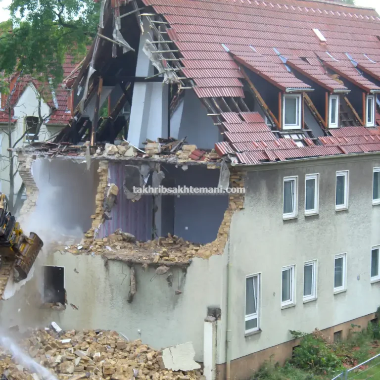 تخریب ساختمان اداری در تهران