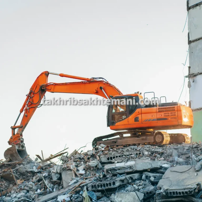 تخریب ساختمان قدیمی در تهران